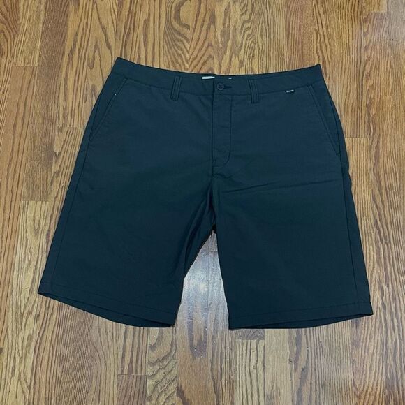 Travis Mathew Black Flat Front Golf Shirts. Size 36. - Picture 10 of 10